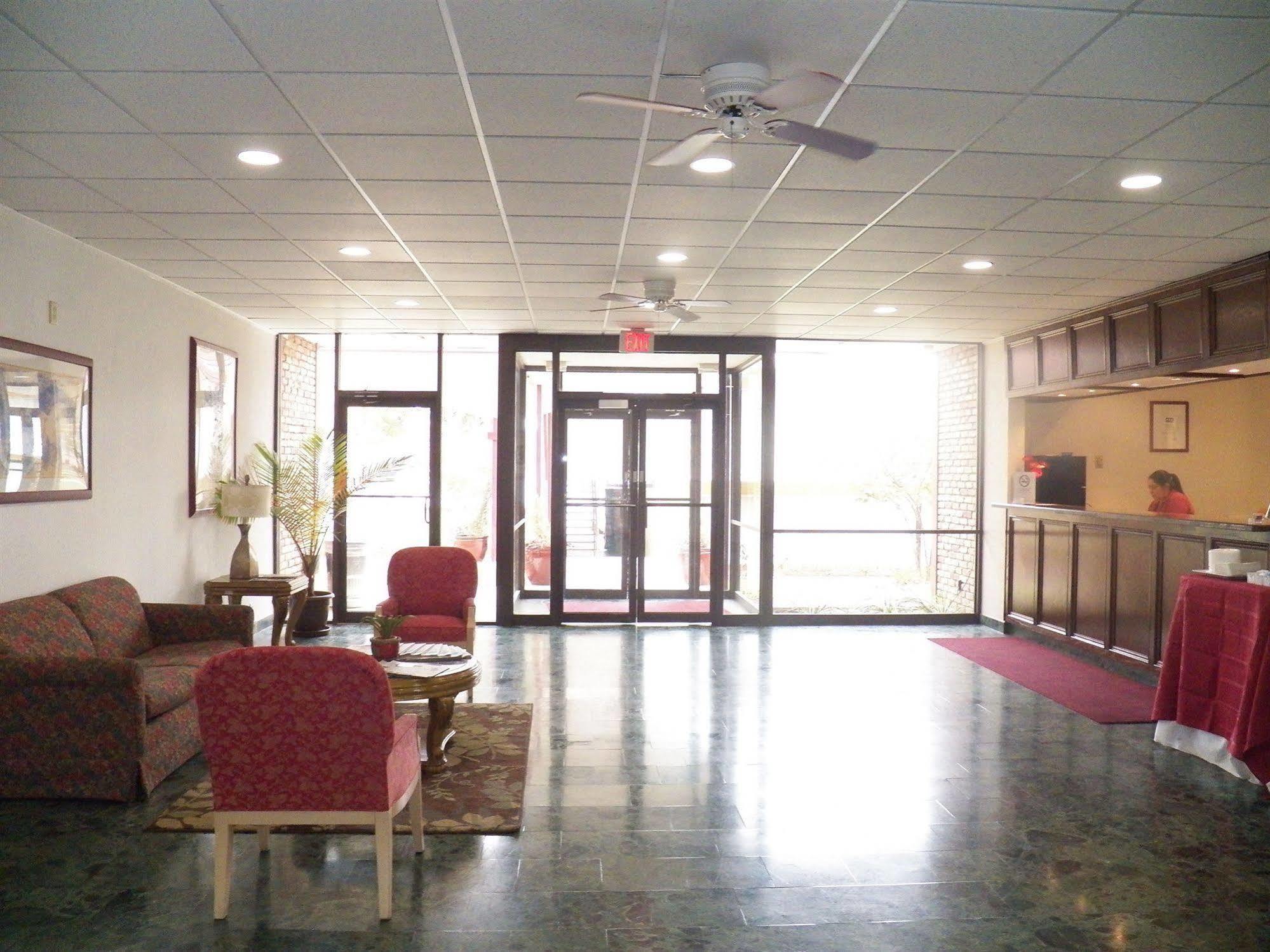 University Inn Motel 2*